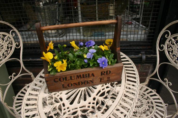 table and chairs colombia road