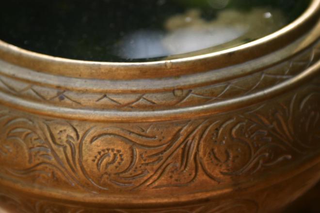 sri lankan bird bath close up