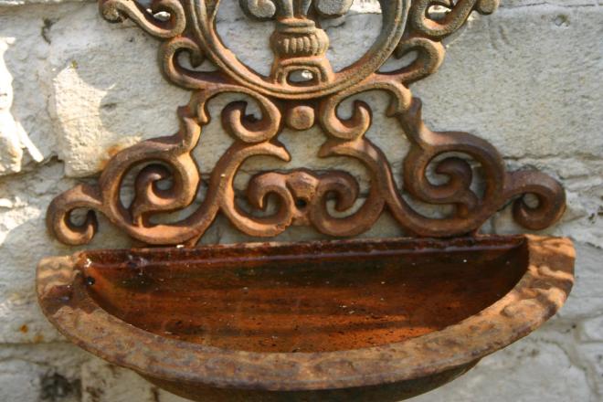 wall hanging bird bath